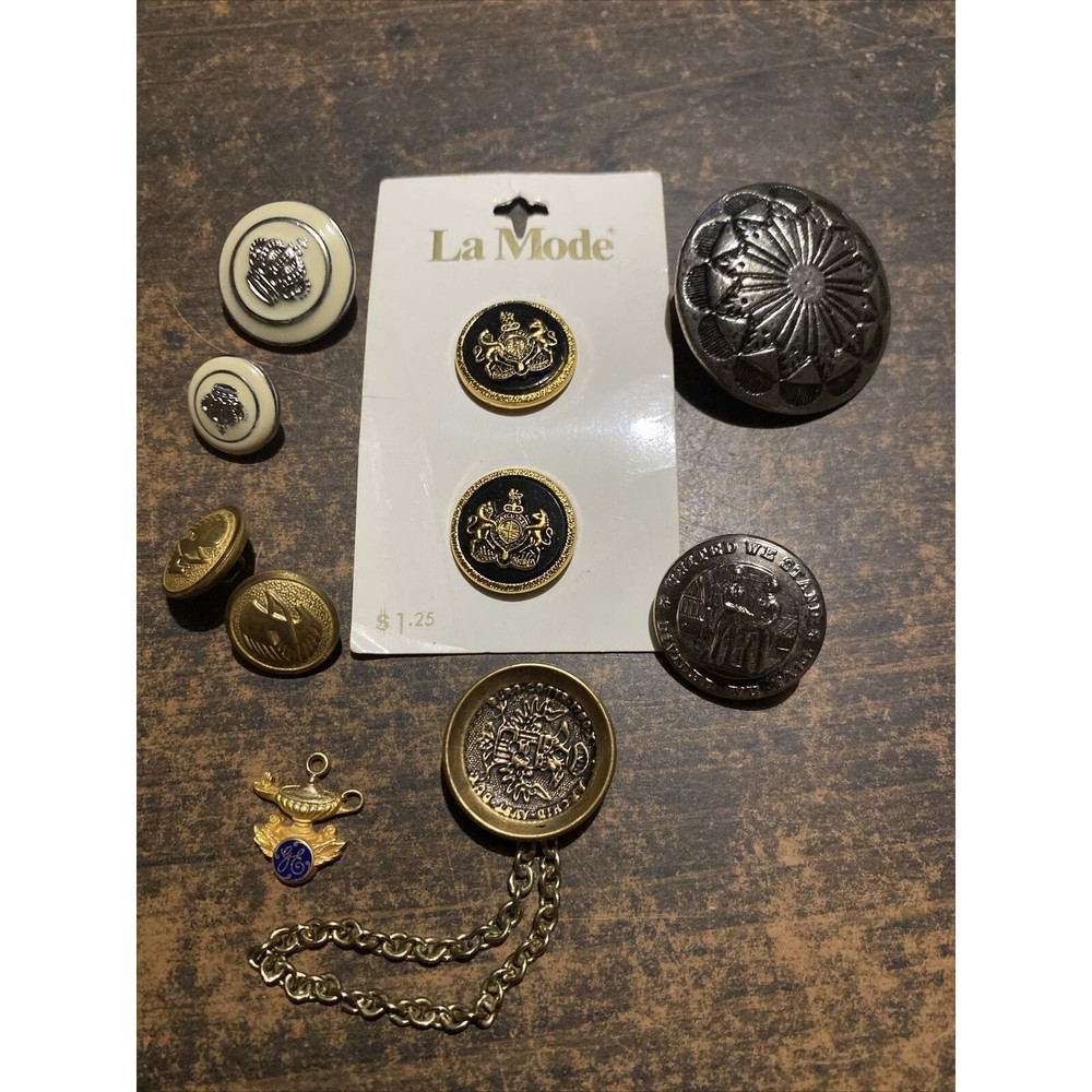 Estate Vintage Lot of Buttons & A Pin
